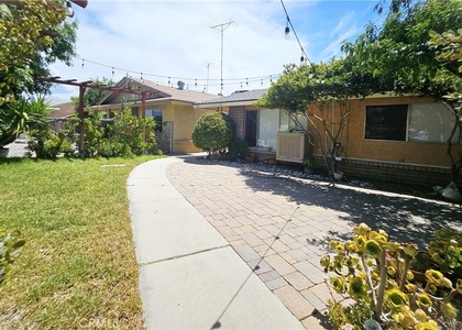 421 E E Stetson Avenue - Photo 1