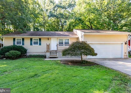 206 Hampton Drive - Photo 1