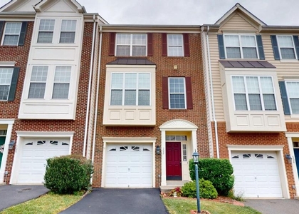 502 Legrace Terrace Ne - Photo 1