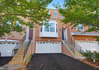43248 Mitcham Square - Photo 1