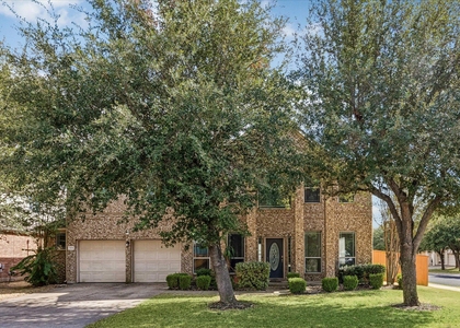 701 Crestwood Ln - Photo 1