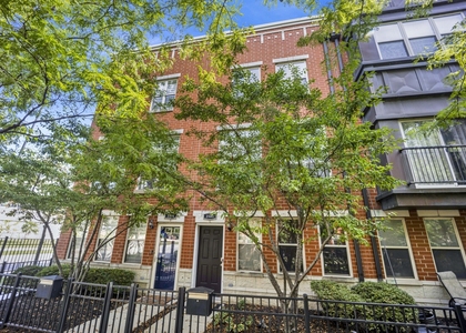 2503 S Calumet Avenue - Photo 1