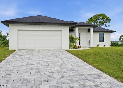 2210 Nw 9th Avenue - Photo 1