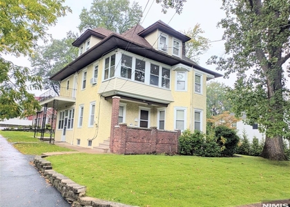 438 Van Dyke - Photo 1