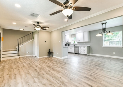207 Woodvale Drive - Photo 1