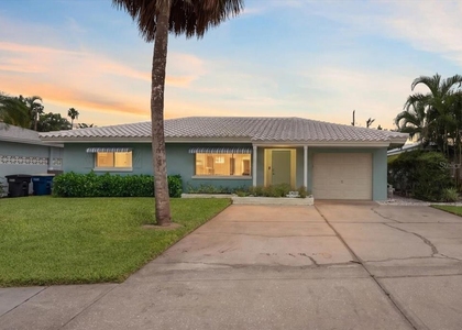 1019 Mandalay Avenue - Photo 1