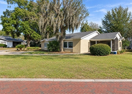 623 Sw 3rd Street - Photo 1