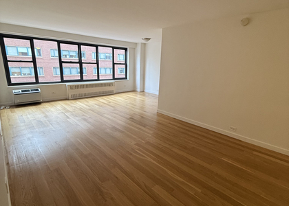 Fourth Avenue - Photo 1
