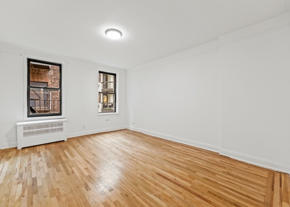 210 East 68th Street #5I - Photo 1