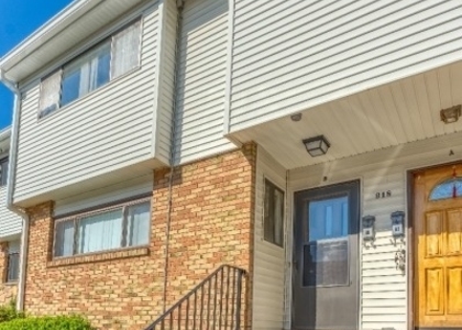 918 Merritt Dr - Photo 1