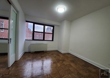 E 16 St - Photo 1