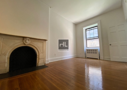 East 72 Street - Photo 1