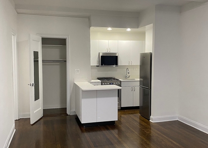 East 46 Street - Photo 1