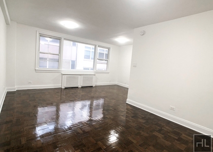 East 55 Street - Photo 1