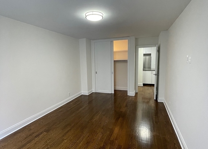East 56 Street - Photo 1