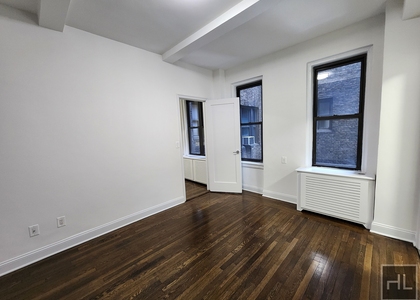 East 46 Street - Photo 1