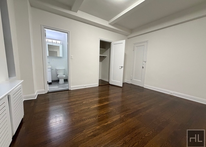 East 46 Street - Photo 1