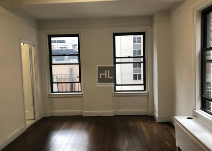 East 46 Street - Photo 1