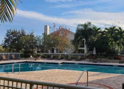 156 Sw Peacock Boulevard - Photo 1