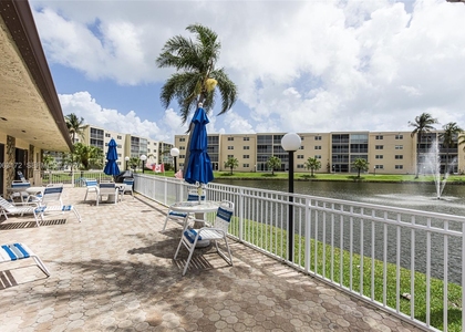 414 Se 10th Street - Photo 1