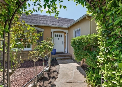 900 E Mountain - Photo 1
