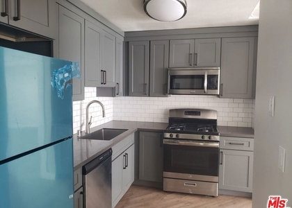 310 S Kenmore Avenue - Photo 1