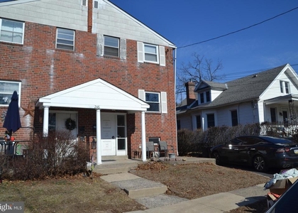 246 Ardmore Avenue - Photo 1
