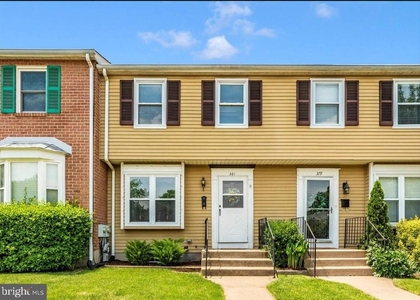 381 W Thornhill - Photo 1