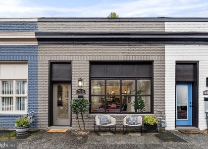 715 F Street Ne - Photo 1