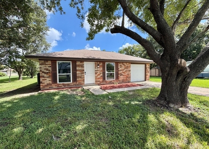 1412 N Avenue Q - Photo 1
