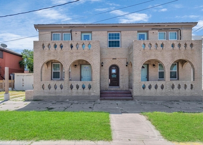 915 8th Street - Photo 1