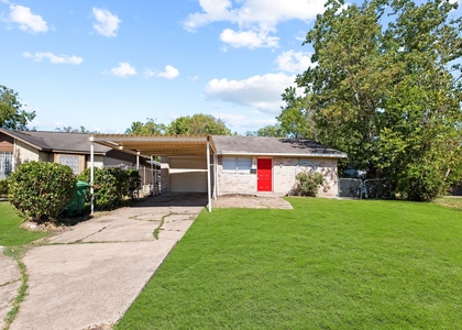 5023 Shorehaven Circle - Photo 1