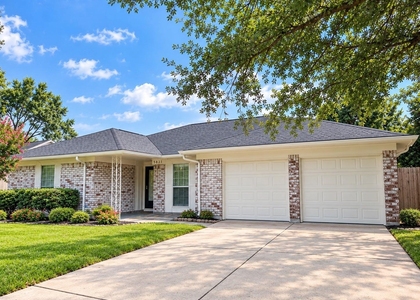 8831 Hendon Ln - Photo 1