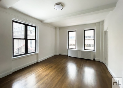 East 46 Street - Photo 1