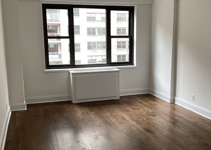 East 56 Street - Photo 1