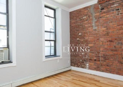 Avenue B - Photo 1