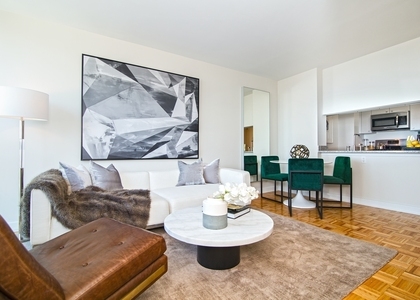 Crescent Street - Photo 1