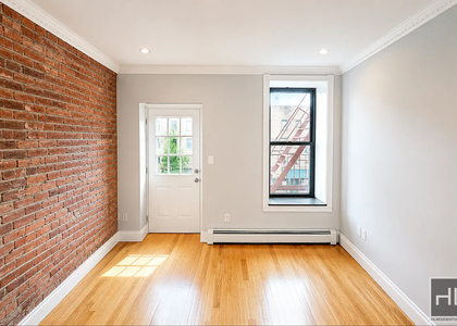 Avenue B - Photo 1