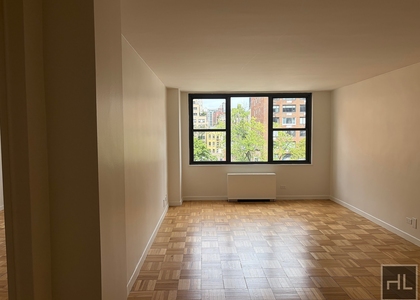 East 49 Street - Photo 1