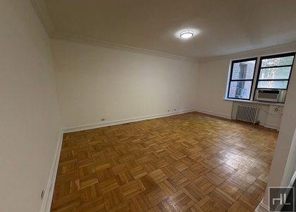 York Avenue - Photo 1
