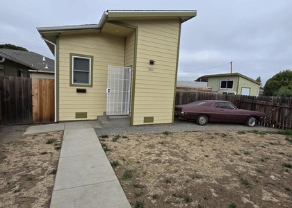 901 Pine St - Photo 1