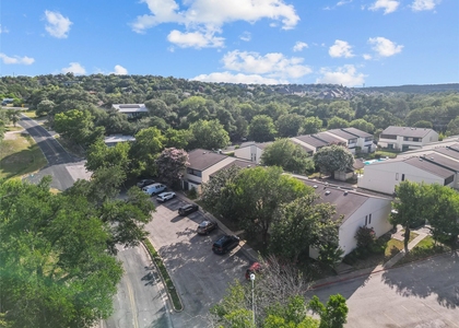 6718 Silvermine Dr - Photo 1