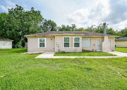 319 Rustic Drive - Photo 1