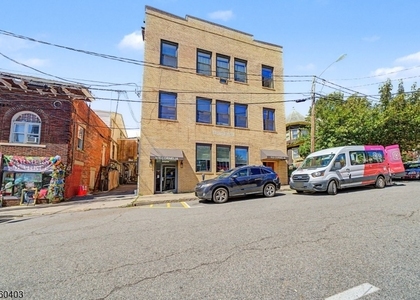 110 Cornelia St - Photo 1