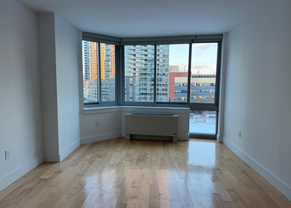 Center Boulevard - Photo 1
