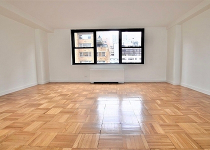 East 49 Street - Photo 1
