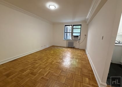 York Avenue - Photo 1