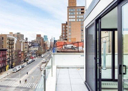 Bowery - Photo 1