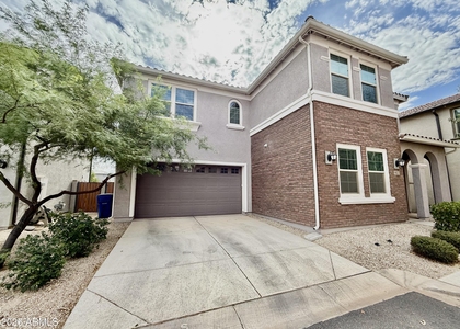 9923 E Tillman Avenue - Photo 1