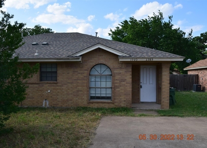 1705 Patricia Street - Photo 1